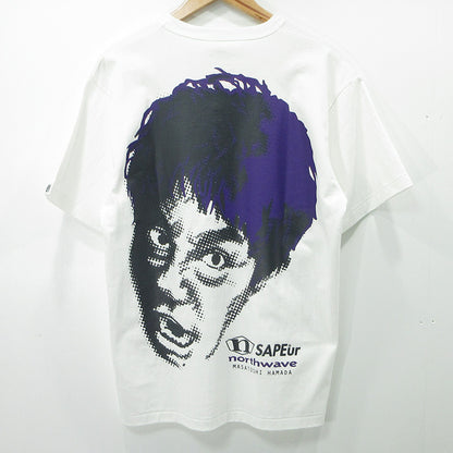 SAPEur | サプール × NORTHWAVE × MASATOSHI HAMADA ノースウェーブ ハマダ半袖Tシャツ 浜田 半袖Ｔシャツ A0026-036 ホワイト×パープル サイズ：M【三重本店】