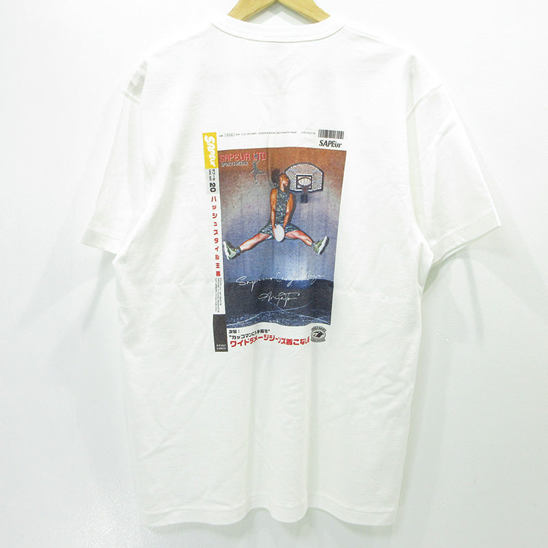 SAPEur | サプール カーゴベース スタンプ20個達成 23年 フォトプリント半袖Ｔシャツ 半袖Ｔシャツ ホワイト サイズ：M【三重本店】