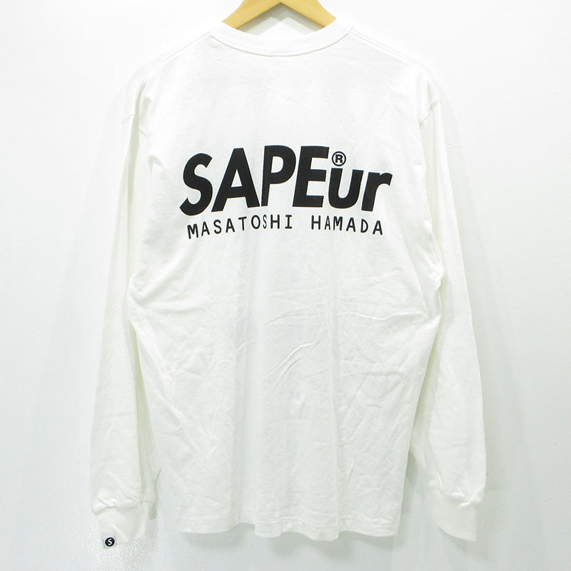 SAPEur | サプール × 浜田雅功 HAMADA MUSIC CAMP ミュージックチャンプ ハマダ長袖Tシャツ ロゴプリント 長袖Ｔシャツ ホワイト サイズ：L【三重本店】