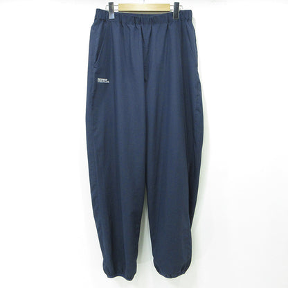 FreshService | フレッシュサービス UTILITY PACKABLE SUIT ユーティリティパッカブルスーツ ロゴプリントイージーパンツ パンツ FSW-23-ST-153 ネイビー サイズ：L【三重本店】