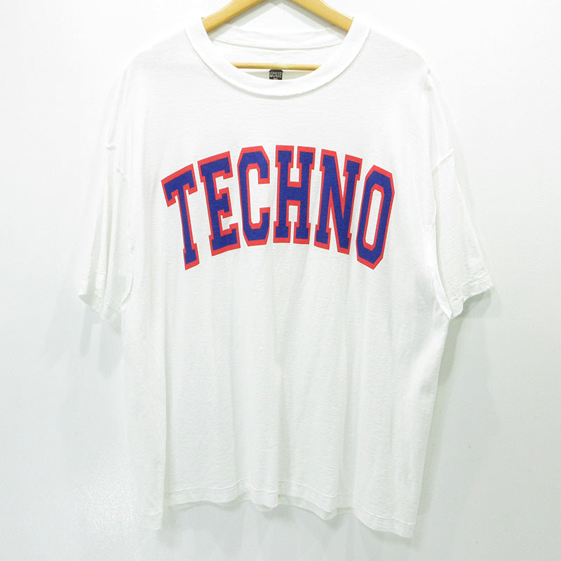 ISNESS MUSIC | イズネス ミュージック TECHNO ロゴプリント半袖Tシャツ 半袖Ｔシャツ ホワイト サイズ：FreeSize【三重本店】
