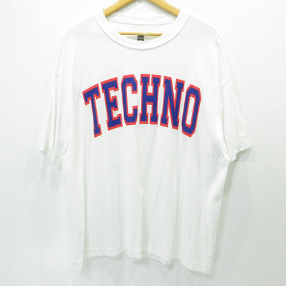 ISNESS MUSIC | イズネス ミュージック TECHNO ロゴプリント半袖Tシャツ 半袖Ｔシャツ ホワイト サイズ：FreeSize【三重本店】