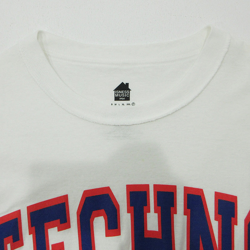 ISNESS MUSIC | イズネス ミュージック TECHNO ロゴプリント半袖Tシャツ 半袖Ｔシャツ ホワイト サイズ：FreeSize【三重本店】
