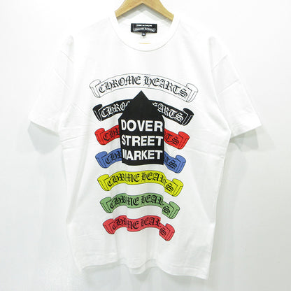 CHROME HEARTS | クロムハーツ × COMME des GARCONS × DOVER STREET MARKET コムデギャルソン ドーバーストリートマーケット ロゴプリント半袖Tシャツ AD2018 トリプルコラボ 半袖Ｔシャツ ZB-T001 ホワイト サイズ：XXL【三重本店】