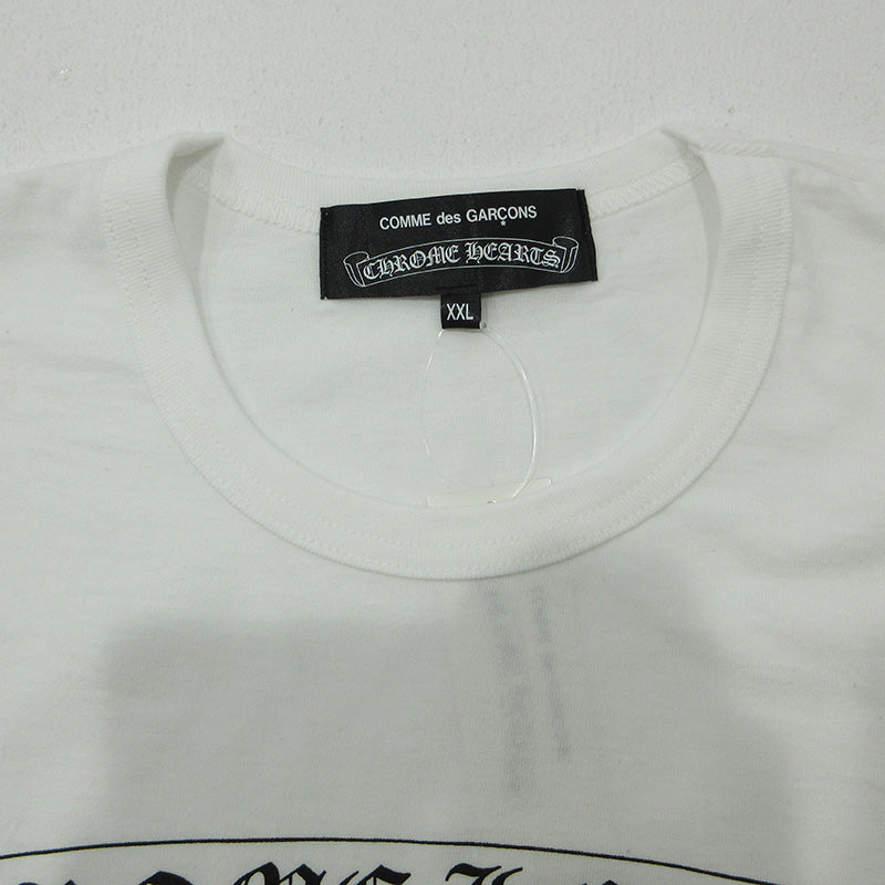 CHROME HEARTS | クロムハーツ × COMME des GARCONS × DOVER STREET MARKET コムデギャルソン ドーバーストリートマーケット ロゴプリント半袖Tシャツ AD2018 トリプルコラボ 半袖Ｔシャツ ZB-T001 ホワイト サイズ：XXL【三重本店】