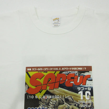 SAPEur | サプール カーゴベース スタンプ10個達成 23年 フォトプリント半袖Ｔシャツ 半袖Ｔシャツ ホワイト サイズ：XL【三重本店】