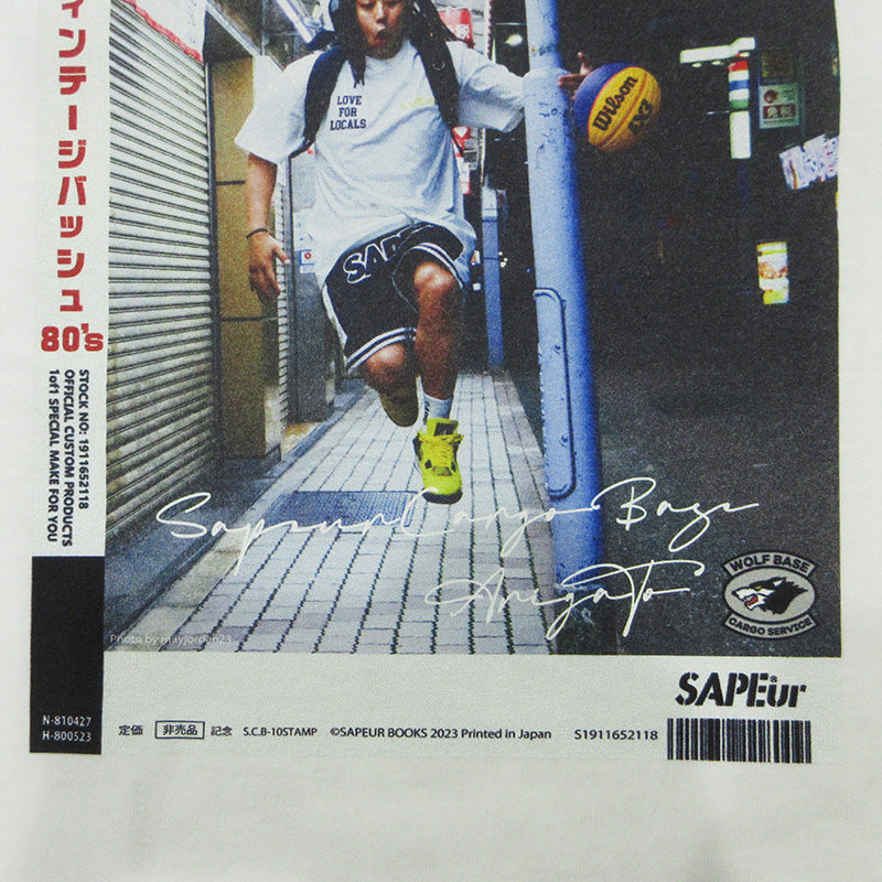SAPEur | サプール カーゴベース スタンプ10個達成 23年 フォトプリント半袖Ｔシャツ 半袖Ｔシャツ ホワイト サイズ：XL【三重本店】