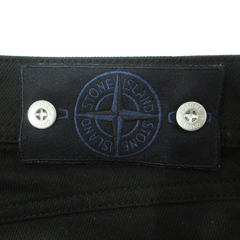 STONE ISLAND | ストーンアイランド BULL DENIM-TC Straight leg Jeans 25AW ストレートレッグボタンフライデニムパンツ ロゴワッペン付き デニムパンツ K2S15J100005 ブラック サイズ：30【三重本店】