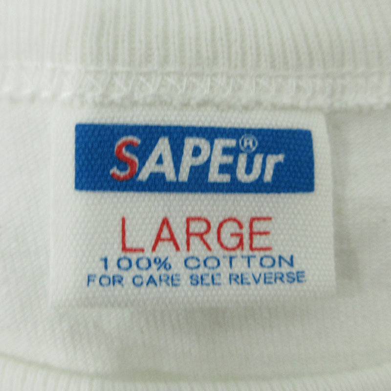 SAPEur | サプール カーゴベース スタンプ20個達成 23年 フォトプリント半袖Ｔシャツ 半袖Ｔシャツ ホワイト サイズ：L【三重本店】