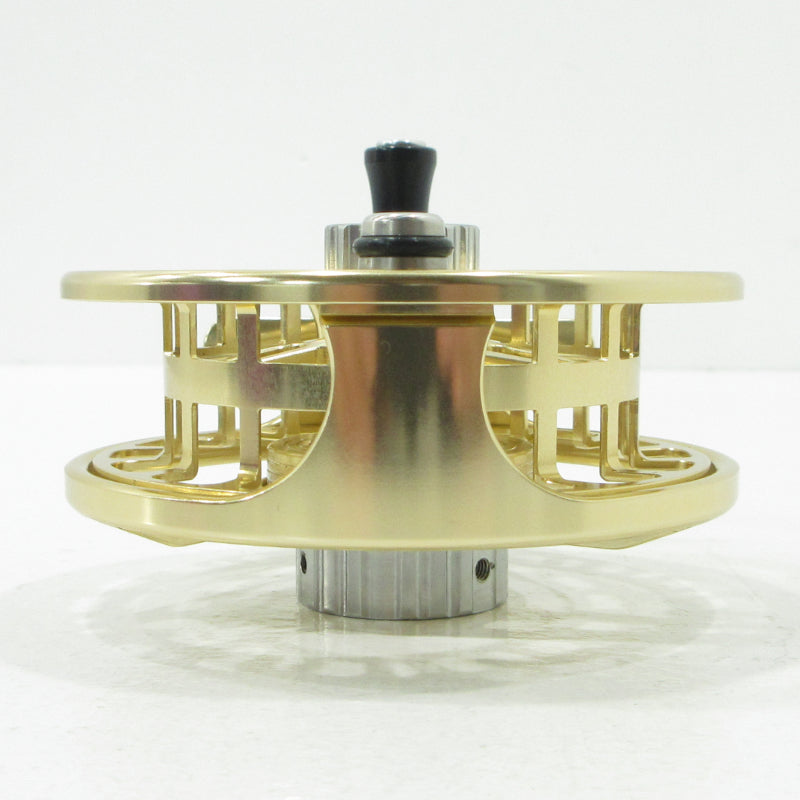 【フィッシング/釣り/釣具/リール】 M MAXIMUMCATCH MAXCATCH AVID PRO 3/5 3five【三重本店】