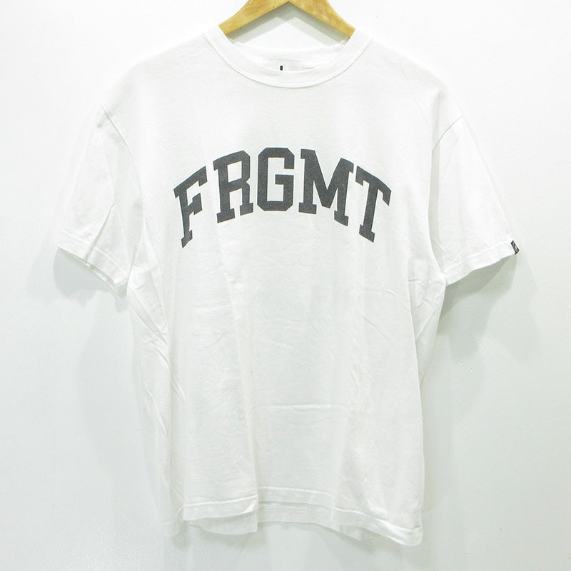 FRAGMENT | フラグメント UNIVERSITY ユニバーシティ ロゴプリント半袖Tシャツ 半袖Ｔシャツ FRGMT-T4 ホワイト サイズ：L【三重本店】