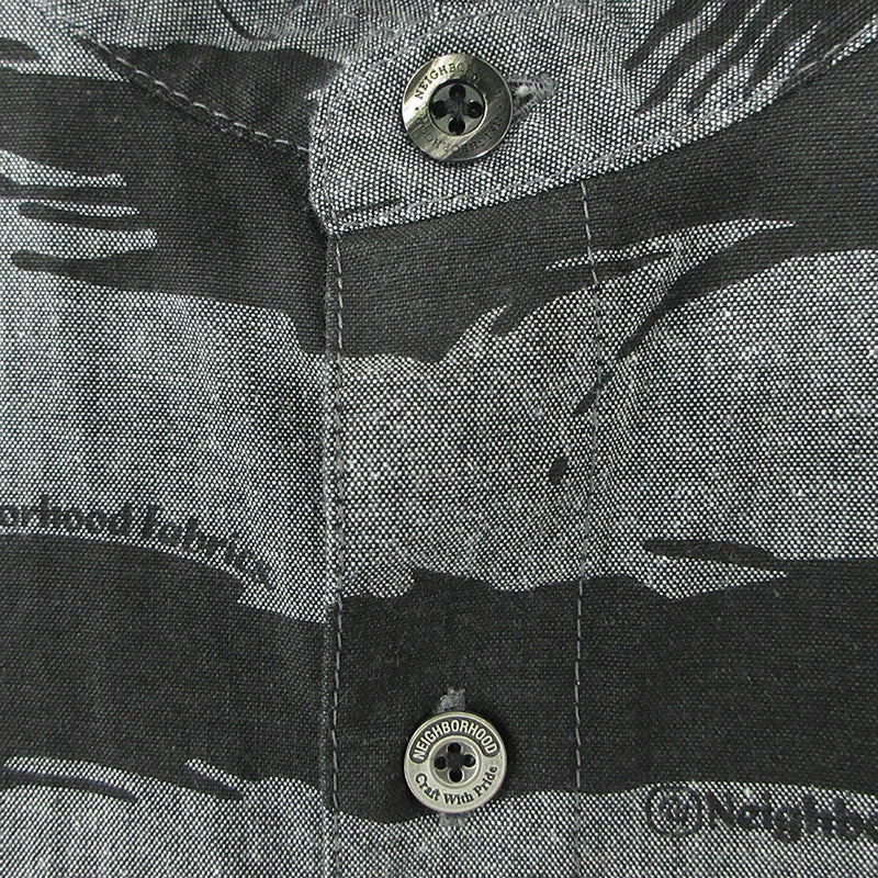 NEIGHBORHOOD | ネイバーフッド CAMO PATTERN CHAMBRAY SHIRT カモパターンシャンブレーシャツ ロゴワッペン総柄長袖シャツ 半袖シャツ 261TSNH-SHM10 グレー×ブラック サイズ：XL【三重本店】