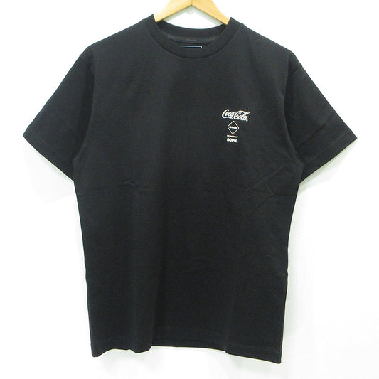 FCRB | エフシーアールビー × コカ・コーラ ロゴプリント半袖Tシャツ 半袖Ｔシャツ FCRB-260160 ブラック サイズ：S【三重本店】