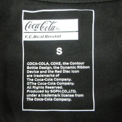 FCRB | エフシーアールビー × コカ・コーラ ロゴプリント半袖Tシャツ 半袖Ｔシャツ FCRB-260160 ブラック サイズ：S【三重本店】