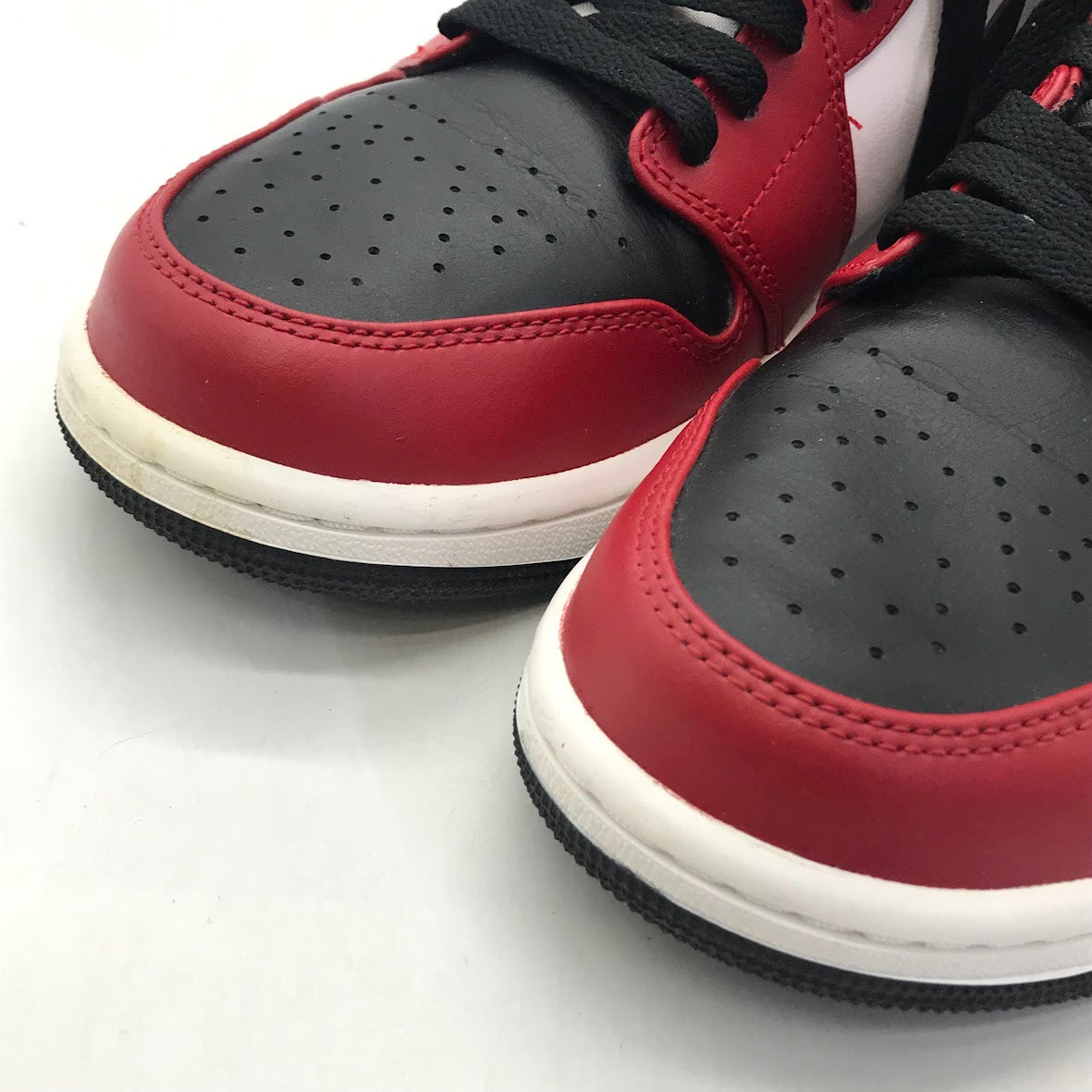 NIKE | ナイキ AIR JORDAN 1 MID 'CHICAGO BLACK TOE' スニーカー 554724-069 レッド 27.5cm【倉吉店】