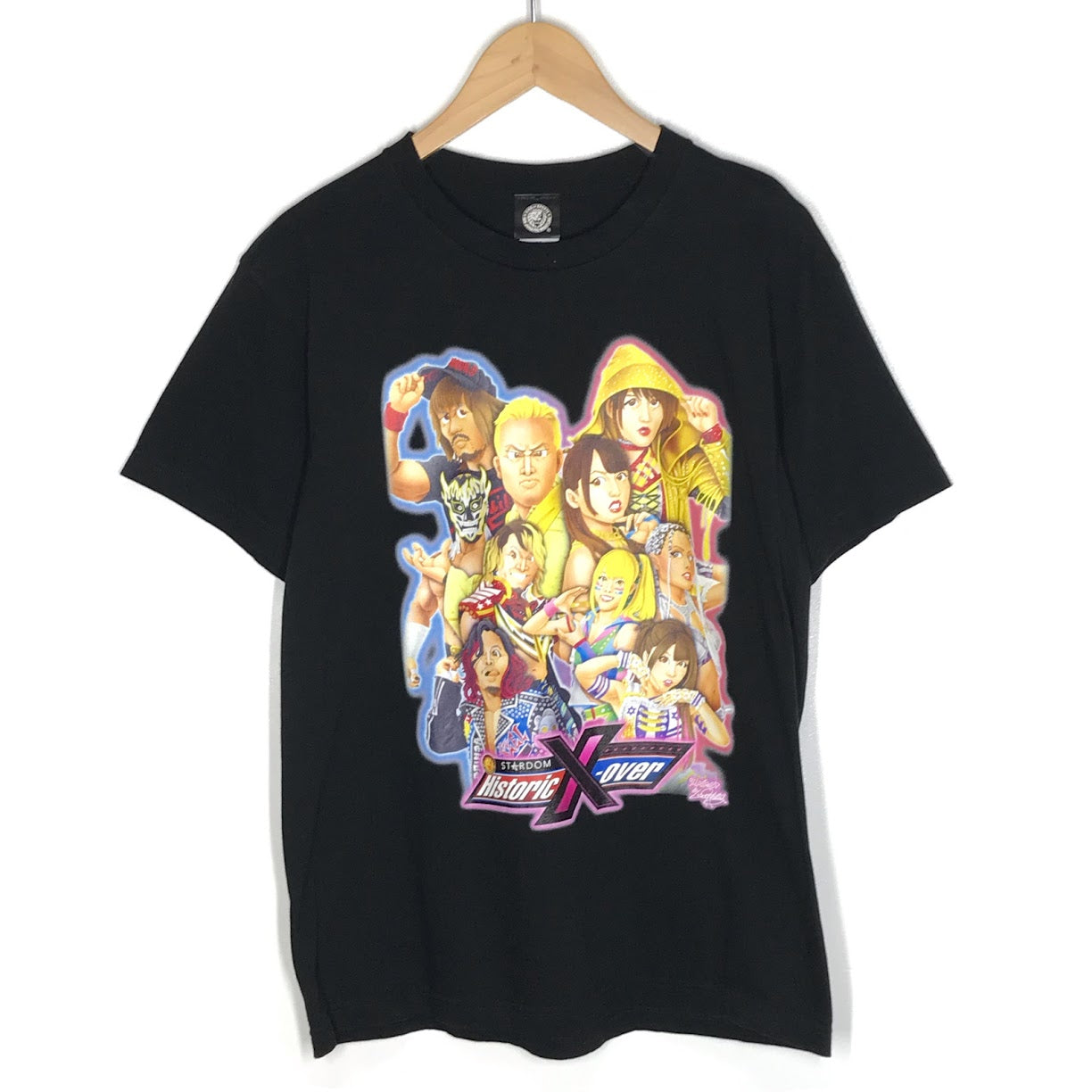 新日本プロレス HYSTORIC X-OVER スターダム 記念Tシャツ 半袖Ｔシャツ ブラック サイズ：M【倉吉店】【代金引換不可・日時指定不可】【ポスト投函】