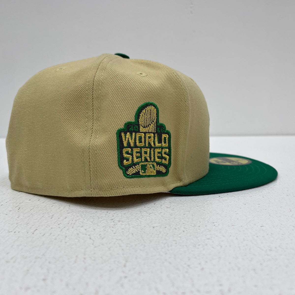 NEW ERA | ニューエラ 7 5/8 (60.6cm) CHICAGO CABS 海外別注 2016ﾜｰﾙﾄﾞﾁｬﾝﾋﾟｵﾝ キャップ 59FIFTY ベージュ【加古川店】