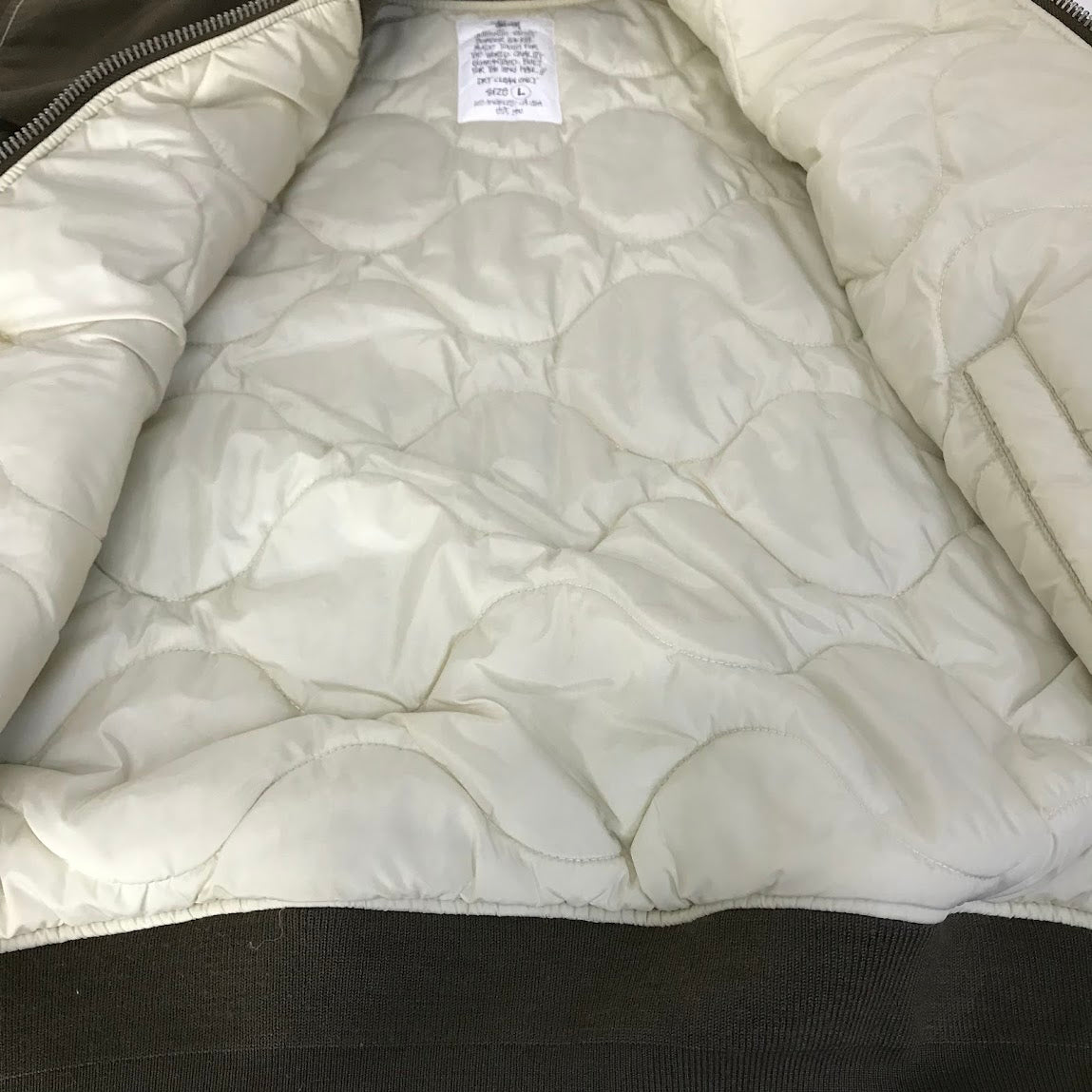 STUSSY | ステューシー BUILT REVERSIBLE BOMBER JACKET ボンバージャケット 中綿ジャケット 115743 カーキ サイズ：L【倉吉店】