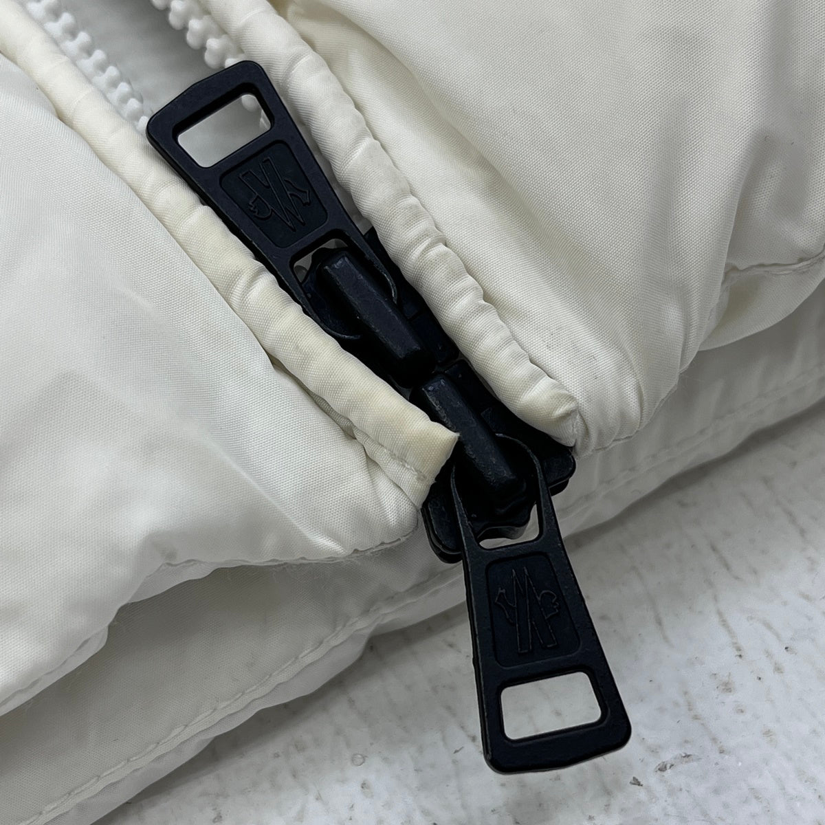 MONCLER | モンクレール montcla giubbotto 21aw ダウンジャケット g20911a00144 ホワイト【加古川店】