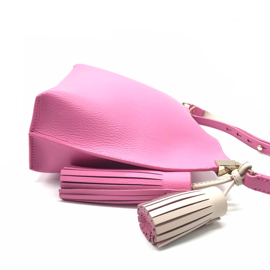 kate spade NEW YORK | ケイトスペードニューヨーク レザー タッセルチャーム付き Foster Court Pepper ショルダーバッグ WKRU3831 ピンク【倉吉店】
