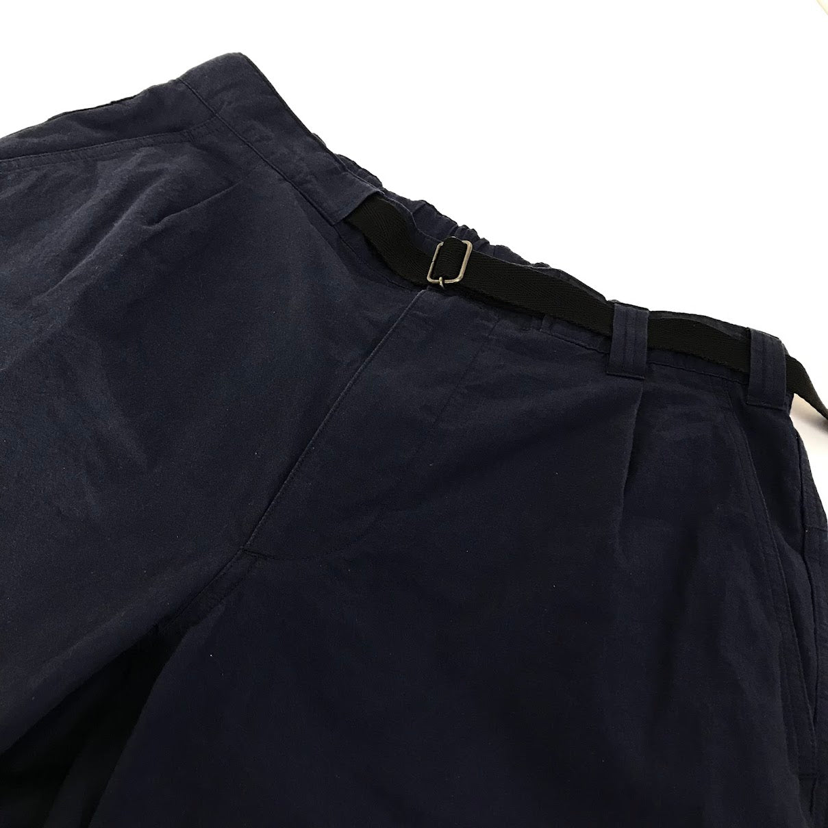 MHL | エムエイチエル CRISP COTTON CHAMBRAY TROUSERS トラウザーパンツ パンツ 596-6140206 ネイビー サイズ：L【倉吉店】