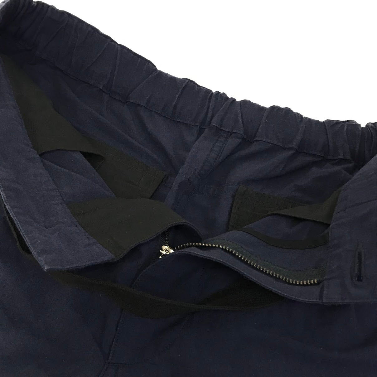 MHL | エムエイチエル CRISP COTTON CHAMBRAY TROUSERS トラウザーパンツ パンツ 596-6140206 ネイビー サイズ：L【倉吉店】