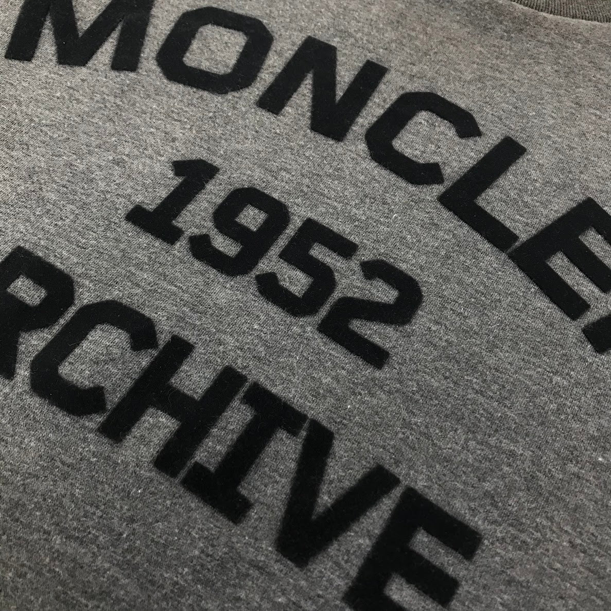 MONCLER | モンクレール FELPA GIROCOLLO スウェット J20918G00026 89A8F グレー サイズ：L【倉吉店】