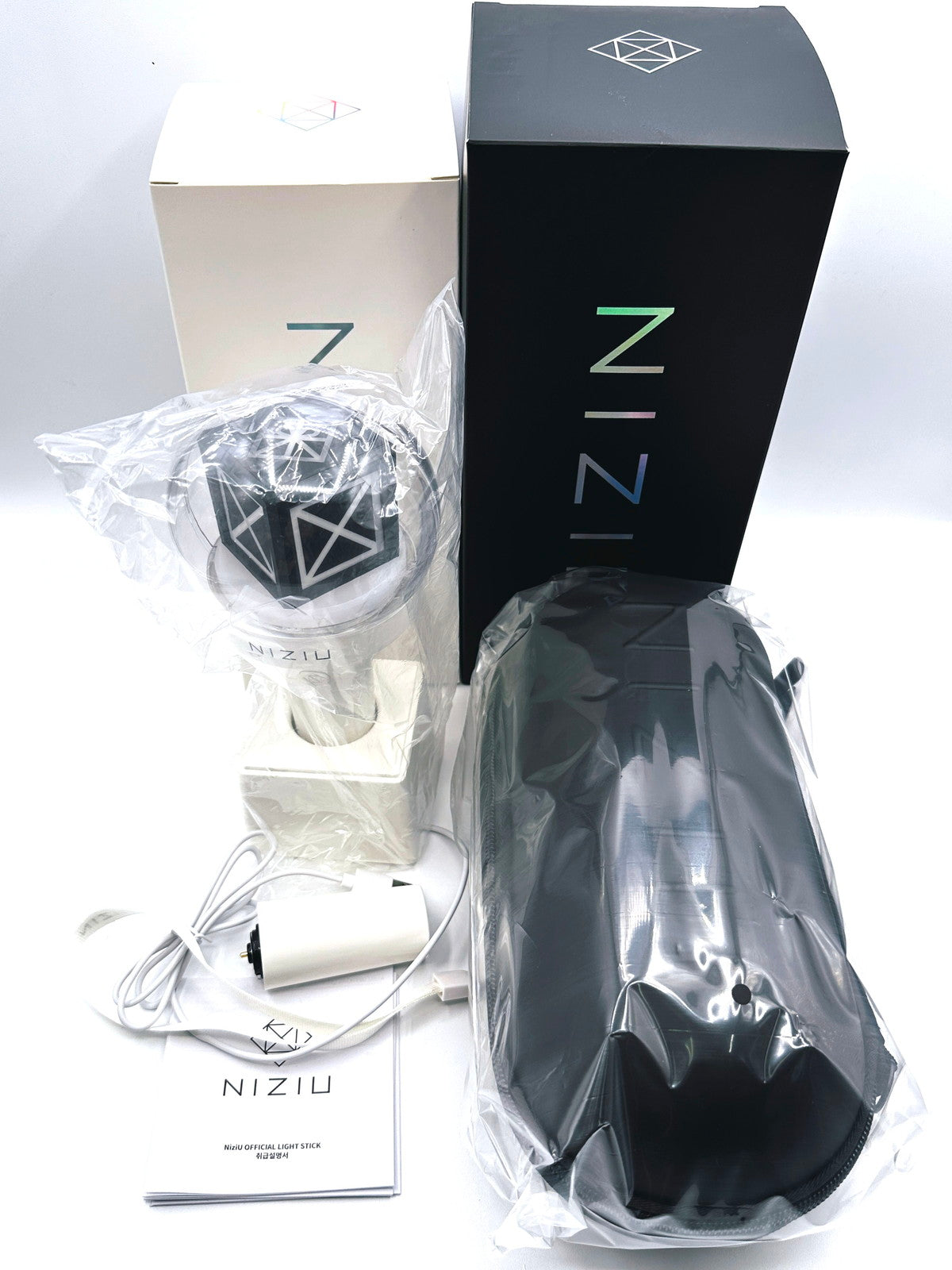 アイドルグッズ NiziU オフィシャルライトスティック + ライトスティックケース まとめ売り【倉吉店】