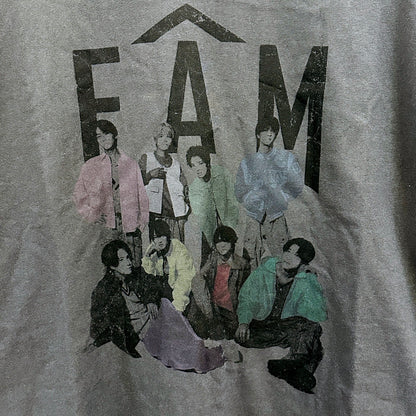 アイドルグッズ timelesz Tシャツ チャコールグレー 「We’re timelesz LIVE TOUR 2025 episode 1 ～FAM～」【倉吉店】