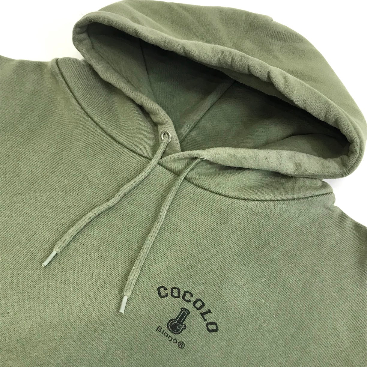 COCOLO BLAND | ココロブランド ロゴグラフィック プルオーバーパーカー パーカー カーキ サイズ：XXL【倉吉店】