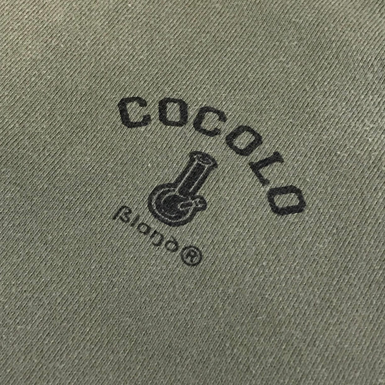 COCOLO BLAND | ココロブランド ロゴグラフィック プルオーバーパーカー パーカー カーキ サイズ：XXL【倉吉店】