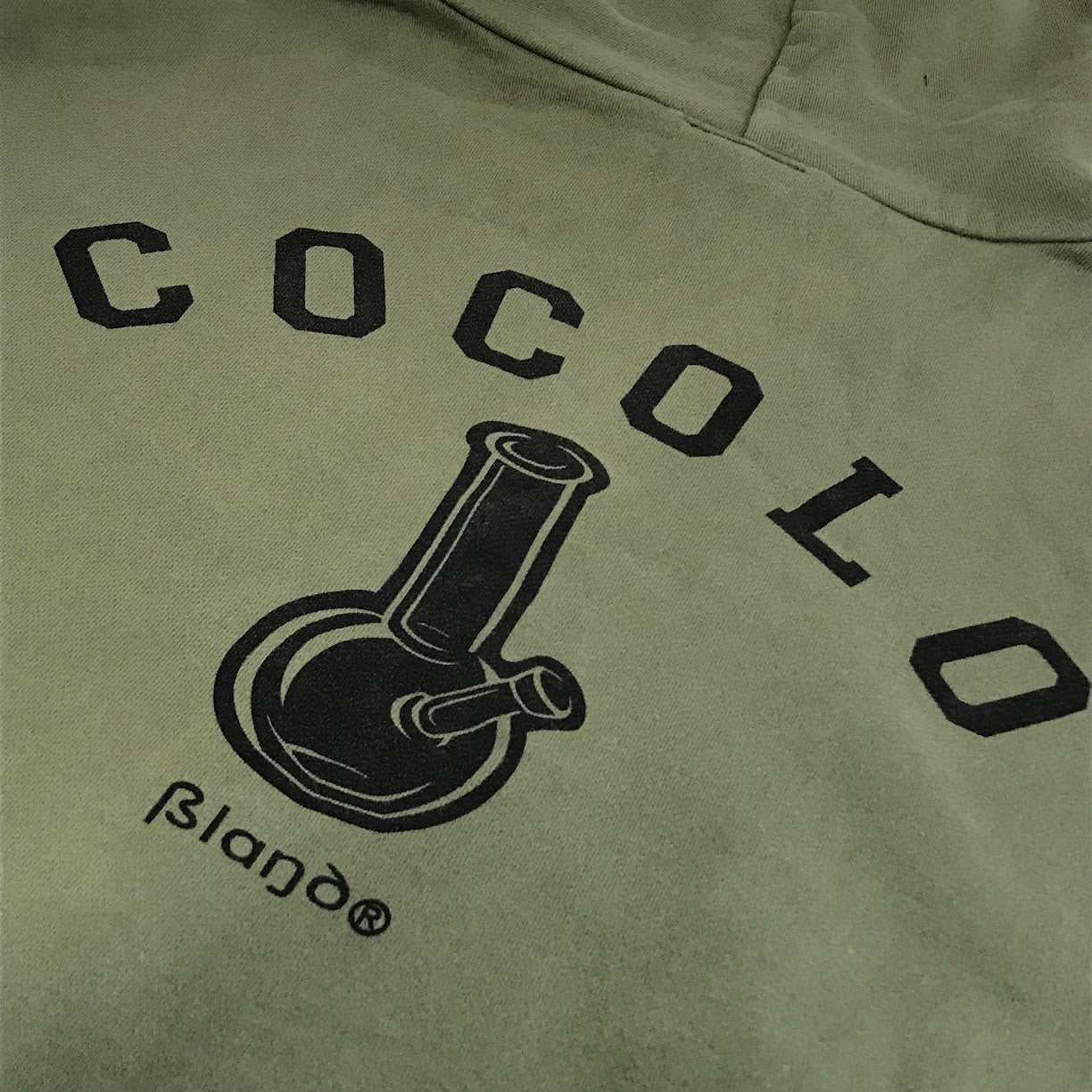 COCOLO BLAND | ココロブランド ロゴグラフィック プルオーバーパーカー パーカー カーキ サイズ：XXL【倉吉店】