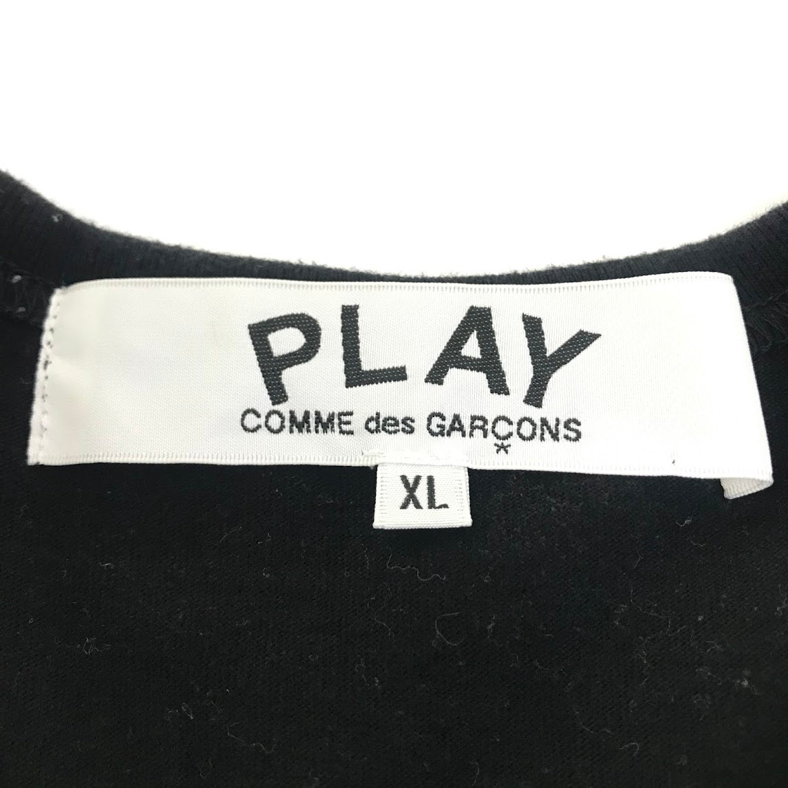 PLAY COMME des GARCONS | プレイコムデギャルソン Random Small Red Emblem 半袖Ｔシャツ AX-T338 ブラック サイズ：XL【倉吉店】
