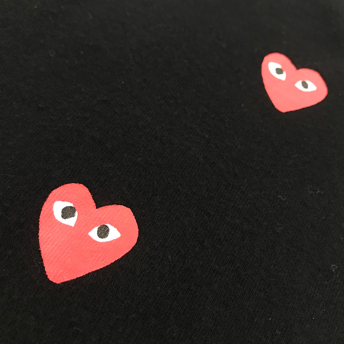 PLAY COMME des GARCONS | プレイコムデギャルソン Random Small Red Emblem 半袖Ｔシャツ AX-T338 ブラック サイズ：XL【倉吉店】
