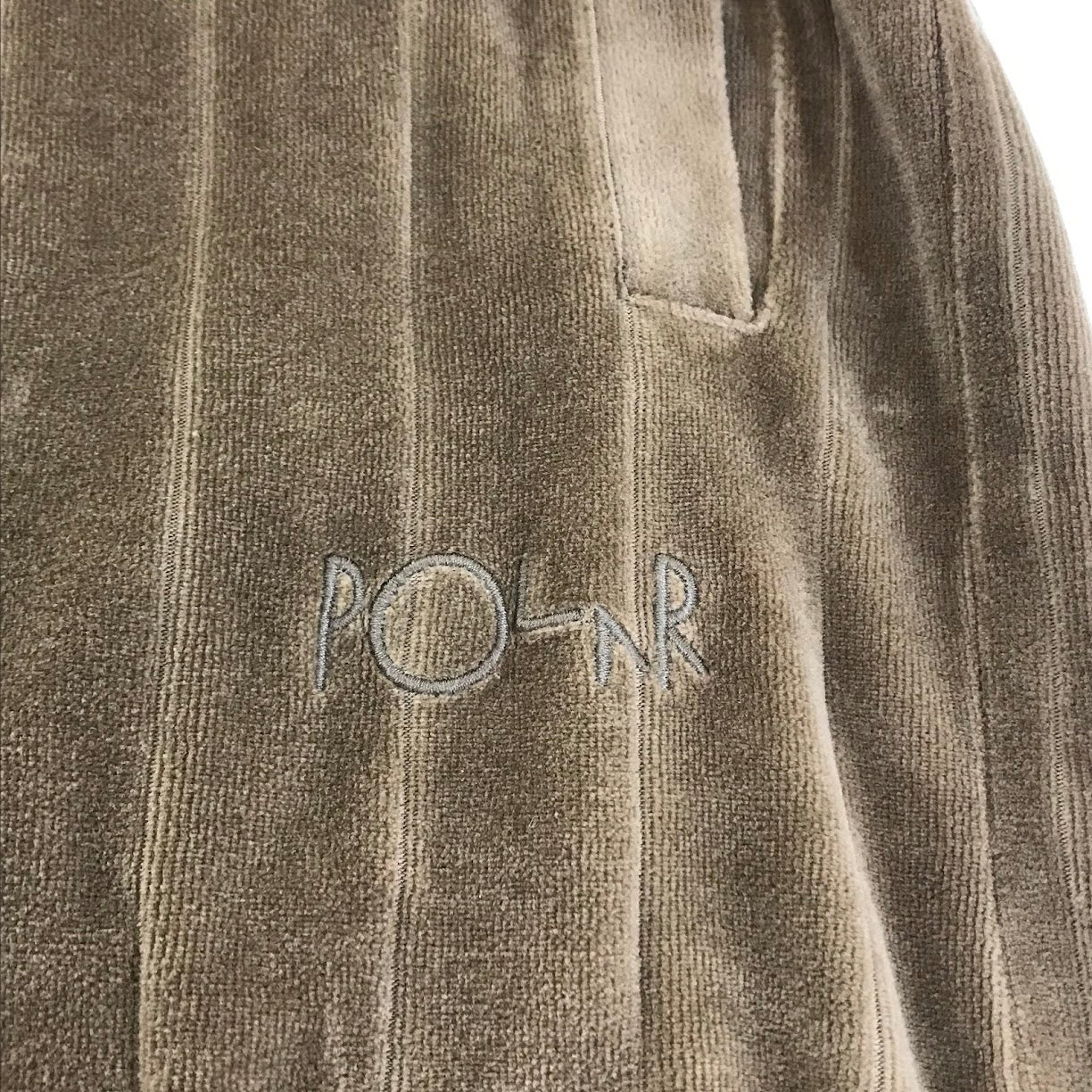 POLAR SKATE CO. | ポーラースケートカンパニー STRIPE VELOUR SWEATPANTS ベロアトラックパンツ パンツ ベージュ サイズ：M【倉吉店】