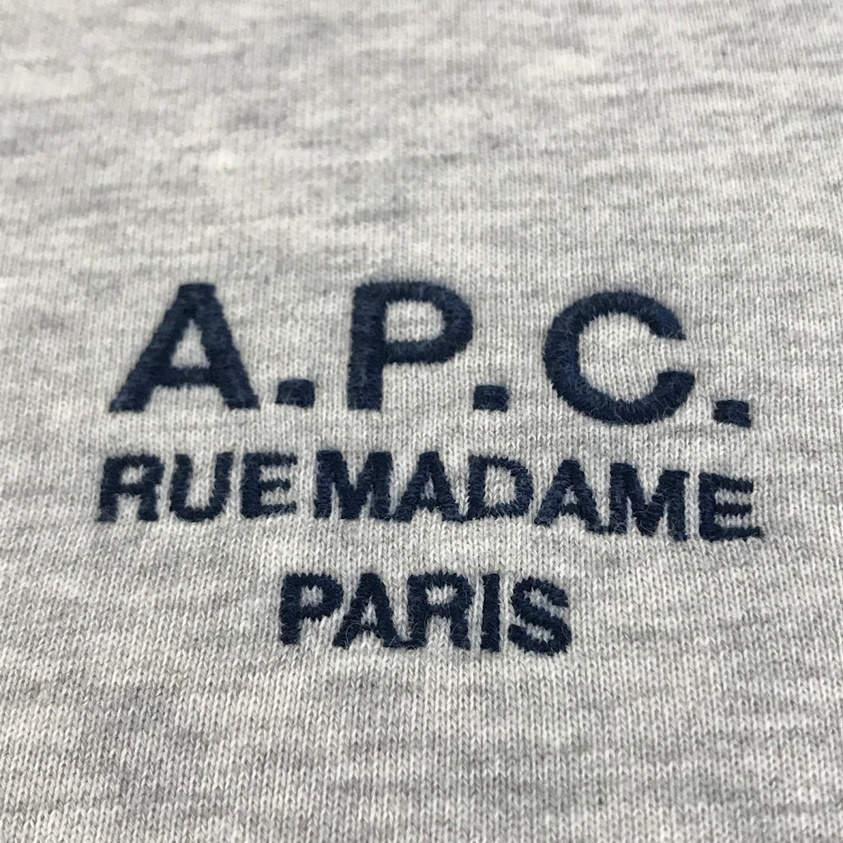 A.P.C | アーペーセー ワンポイントロゴ刺繍 スウェット グレー(ロゴ刺繍：ネイビー) サイズ：M【倉吉店】