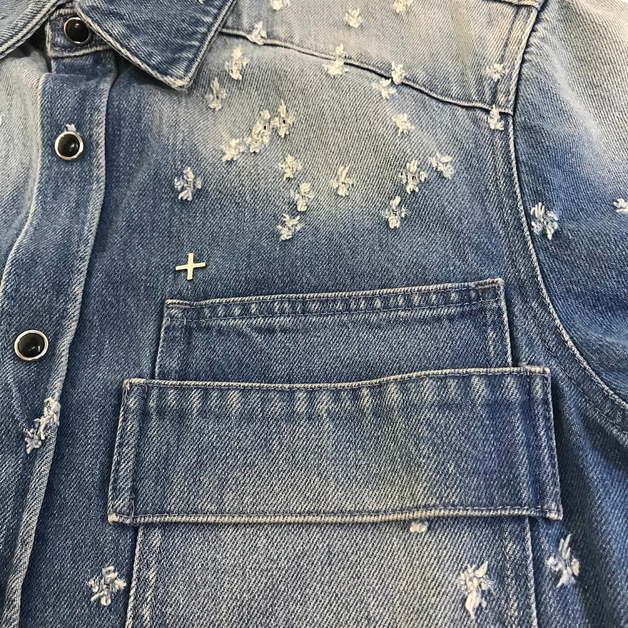GIVENCHY | ジバンシィ クラッシュ加工 デニムボタンシャツ 長袖シャツ 16F 0906 485 ブルー サイズ：XS【倉吉店】