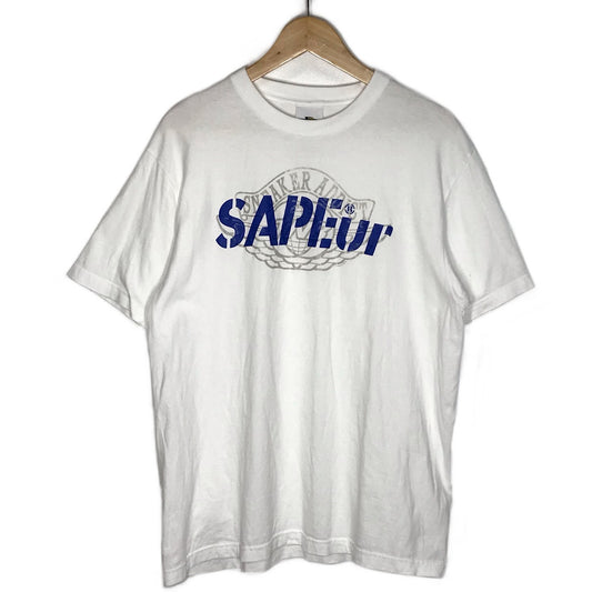 SAPEur | サプール × THE NETWORK BUSINESS(ザ・ネットワークビジネス) 半袖Ｔシャツ ホワイト サイズ：L【倉吉店】【代金引換不可・日時指定不可】【ポスト投函】