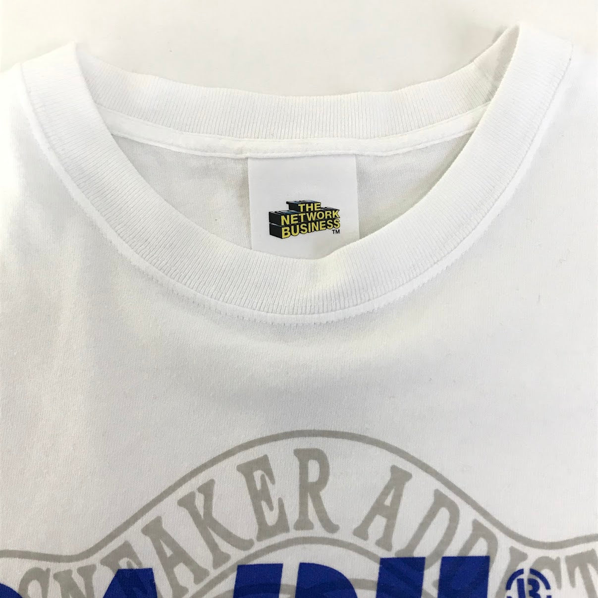 SAPEur | サプール × THE NETWORK BUSINESS(ザ・ネットワークビジネス) 半袖Ｔシャツ ホワイト サイズ：L【倉吉店】【代金引換不可・日時指定不可】【ポスト投函】