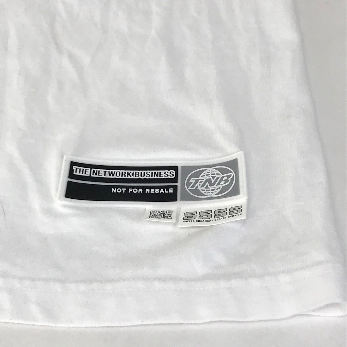 SAPEur | サプール × THE NETWORK BUSINESS(ザ・ネットワークビジネス) 半袖Ｔシャツ ホワイト サイズ：L【倉吉店】【代金引換不可・日時指定不可】【ポスト投函】