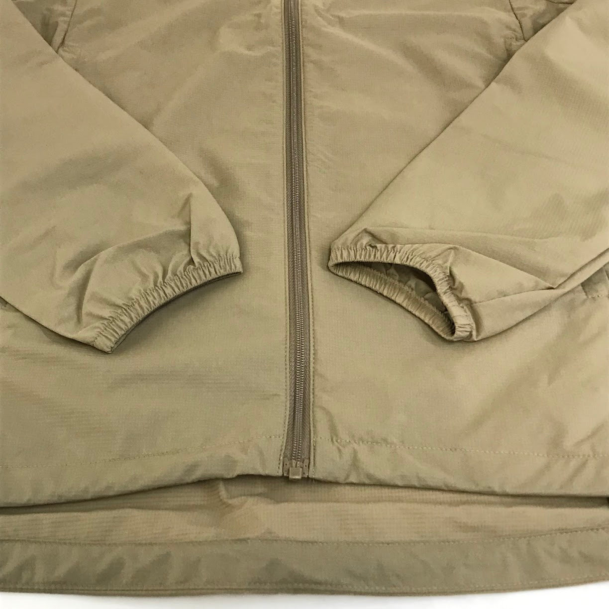 THE NORTH FACE | ザ・ノースフェイス SWALLOWTAIL HOODIE ナイロンジャケット マウンテンパーカー NPW22202 ベージュ サイズ：M【倉吉店】