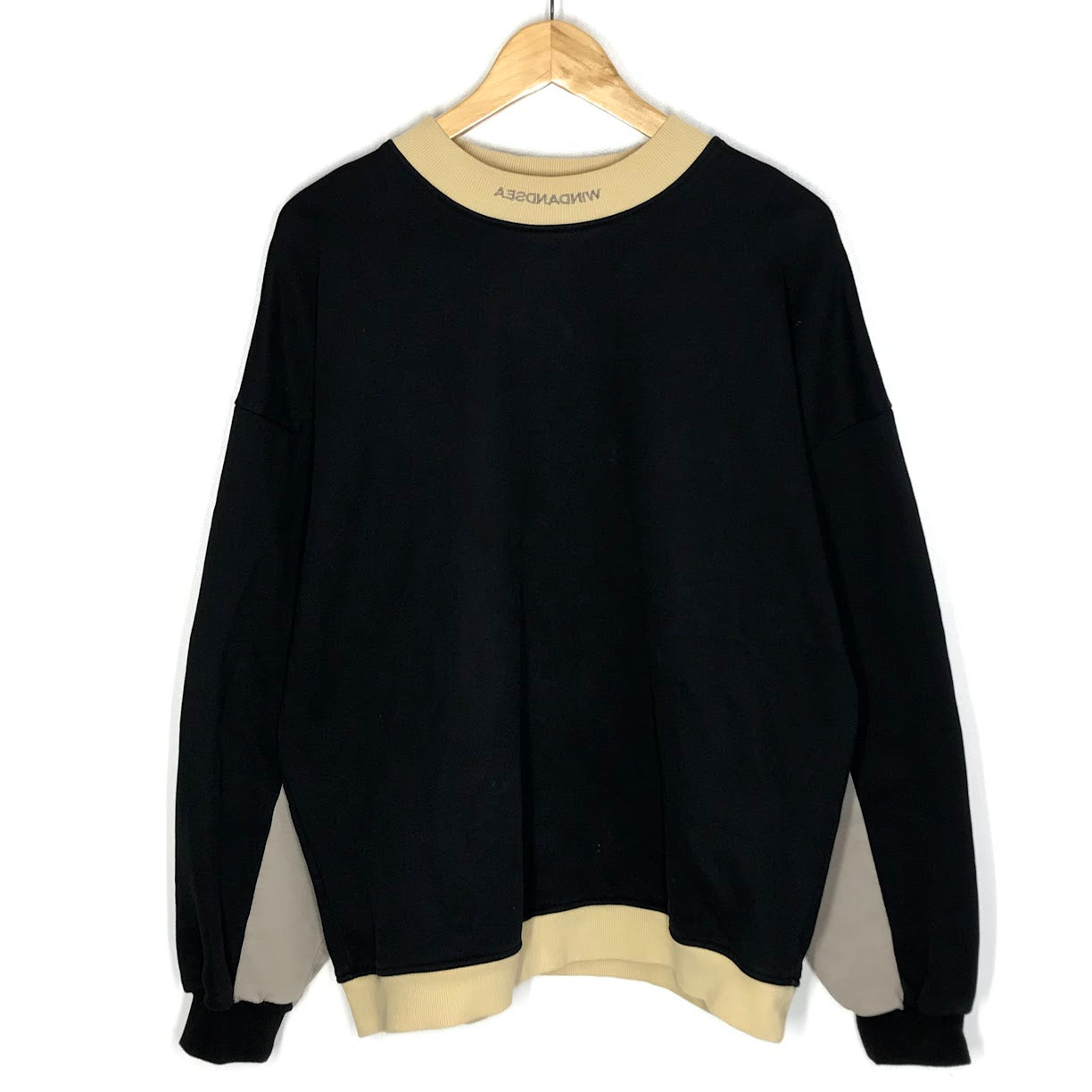 WIND AND SEA | ウィンダンシーウインダンシー SWEAT SHIRTS ネックロゴ刺繍 スウェット WDS-20A-TPS-02 ブラック サイズ：M【倉吉店】