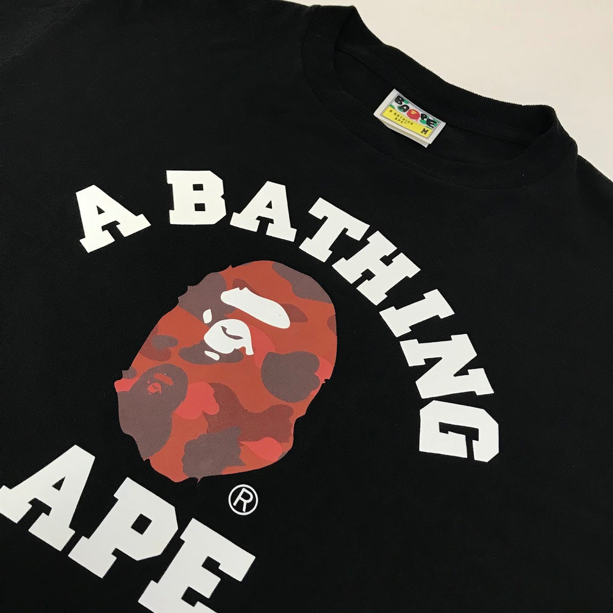 A BATHING APE | アベイシングエイプ COLOR CAMO COLLEGE TEE 半袖Ｔシャツ 001TEM30109M ブラック サイズ：M【倉吉店】