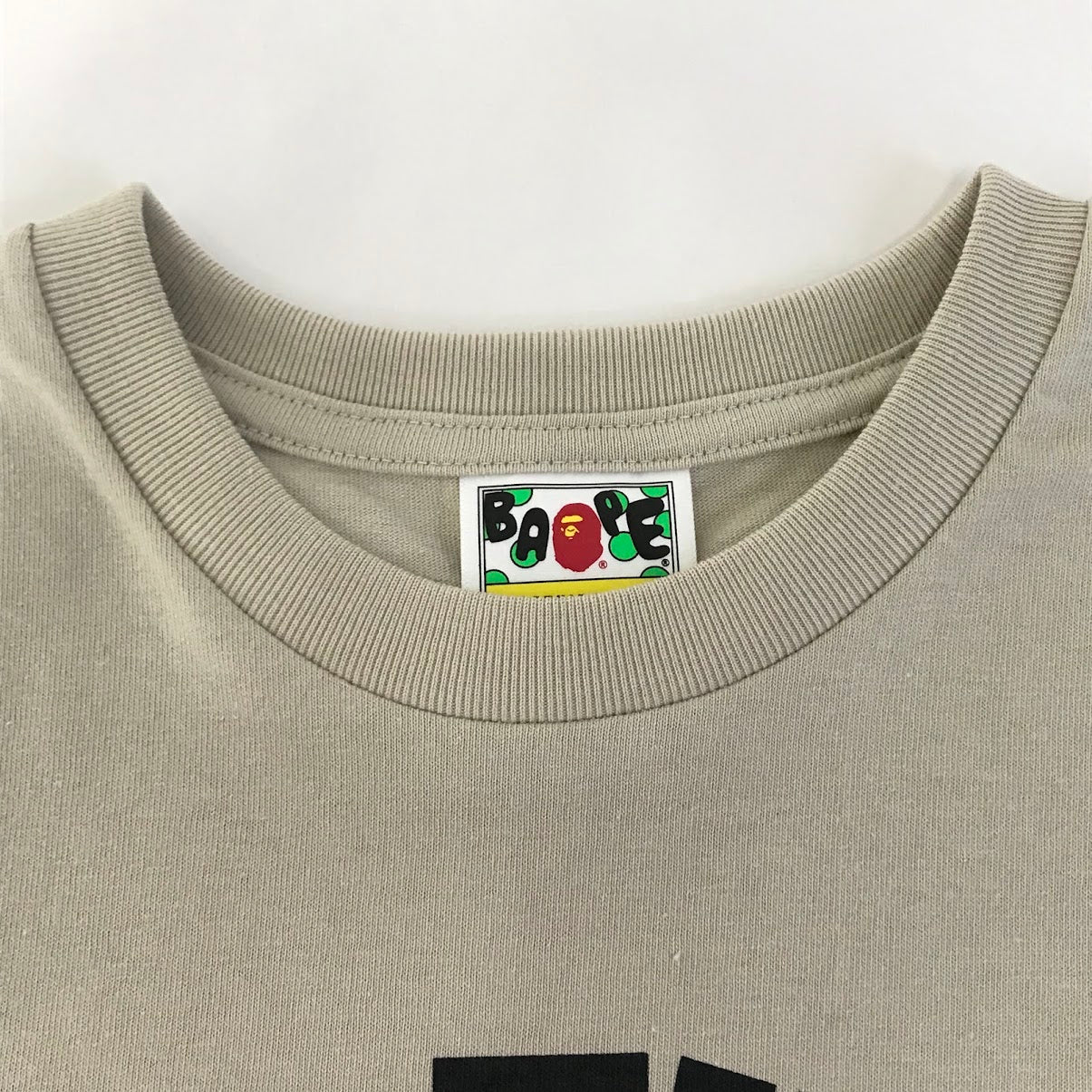 A BATHING APE | アベイシングエイプ COLLEGE TEE 半袖Ｔシャツ 1L30110001 ベージュ サイズ：M【倉吉店】【代金引換不可・日時指定不可】【ポスト投函】