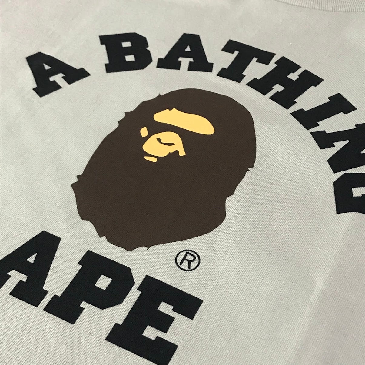 A BATHING APE | アベイシングエイプ COLLEGE TEE 半袖Ｔシャツ 1L30110001 ベージュ サイズ：M【倉吉店】【代金引換不可・日時指定不可】【ポスト投函】