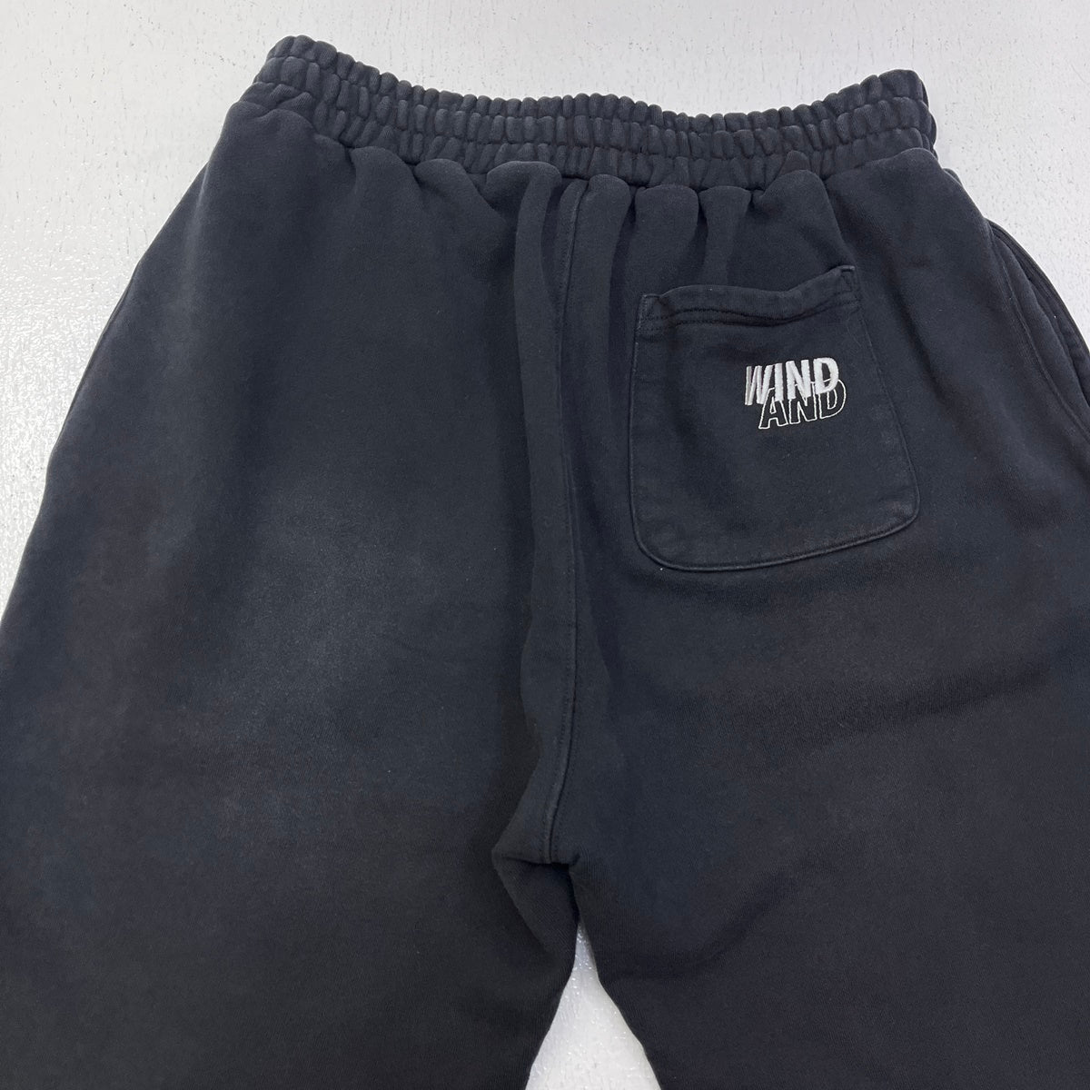 WIND AND SEA | ウィンダンシーウインダンシー SULFUR DYEING LOGO SWEATPANT パンツ WDS-O-ESD-26-Q2-PT-01 ブラック サイズ：M【加古川店】