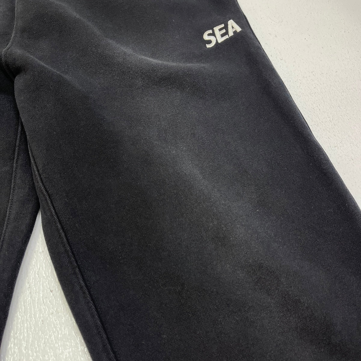 WIND AND SEA | ウィンダンシーウインダンシー SULFUR DYEING LOGO SWEATPANT パンツ WDS-O-ESD-26-Q2-PT-01 ブラック サイズ：M【加古川店】
