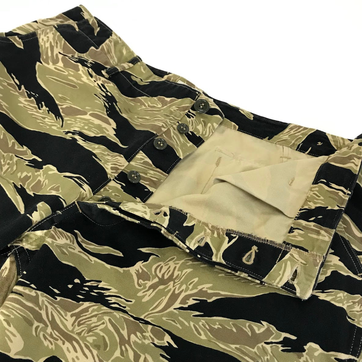 Buzz Rickson's | バズリクソンズ GOLD TIGER PATTERNS SHORTS ハーフパンツ ショートパンツ BR51904 カモ サイズ：XL【倉吉店】