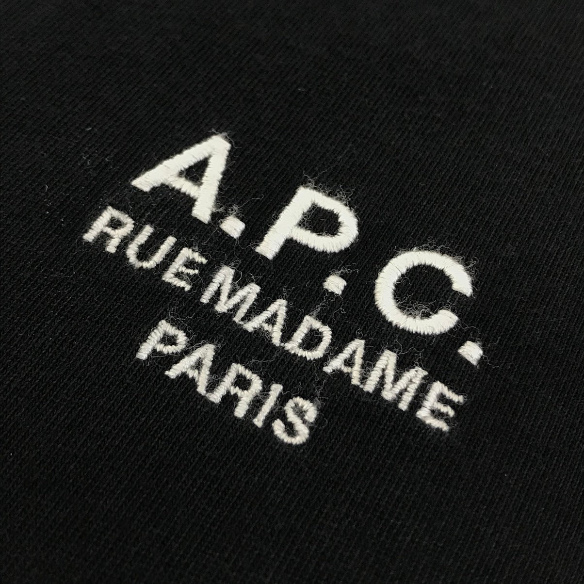 A.P.C | アーペーセー RUE MADAME TEE ワンポイントロゴ 半袖Ｔシャツ 25082-1-97891 ブラック サイズ：M【倉吉店】【代金引換不可・日時指定不可】【ポスト投函】
