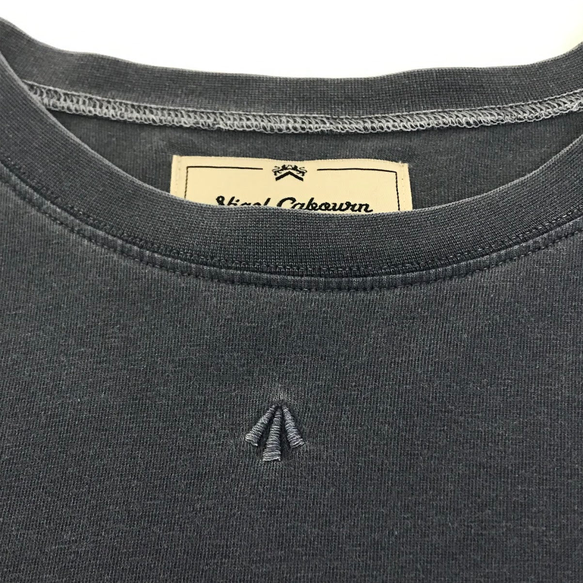 Nigel Cabourn | ナイジェルケーボン EMBROIDERED ARROW TEE 半袖Ｔシャツ ブルー【倉吉店】